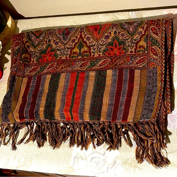 Gorgeous Wool Scarf 🍁 - Picture 1 of 5